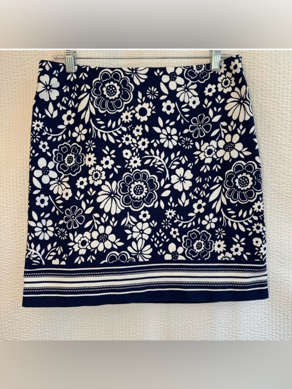 Talbots Women’s Floral Navy Blue White Skirt Size: 8 Petite NWOT
